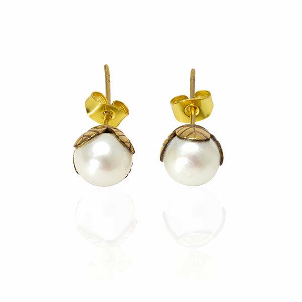 THE_SHAKTI_PEARL_STUDS_PF114_Gold_A1Full-3.jpg THE_SHAKTI_PEARL_STUDS_PF114_Gold_A1Full-3.jpg