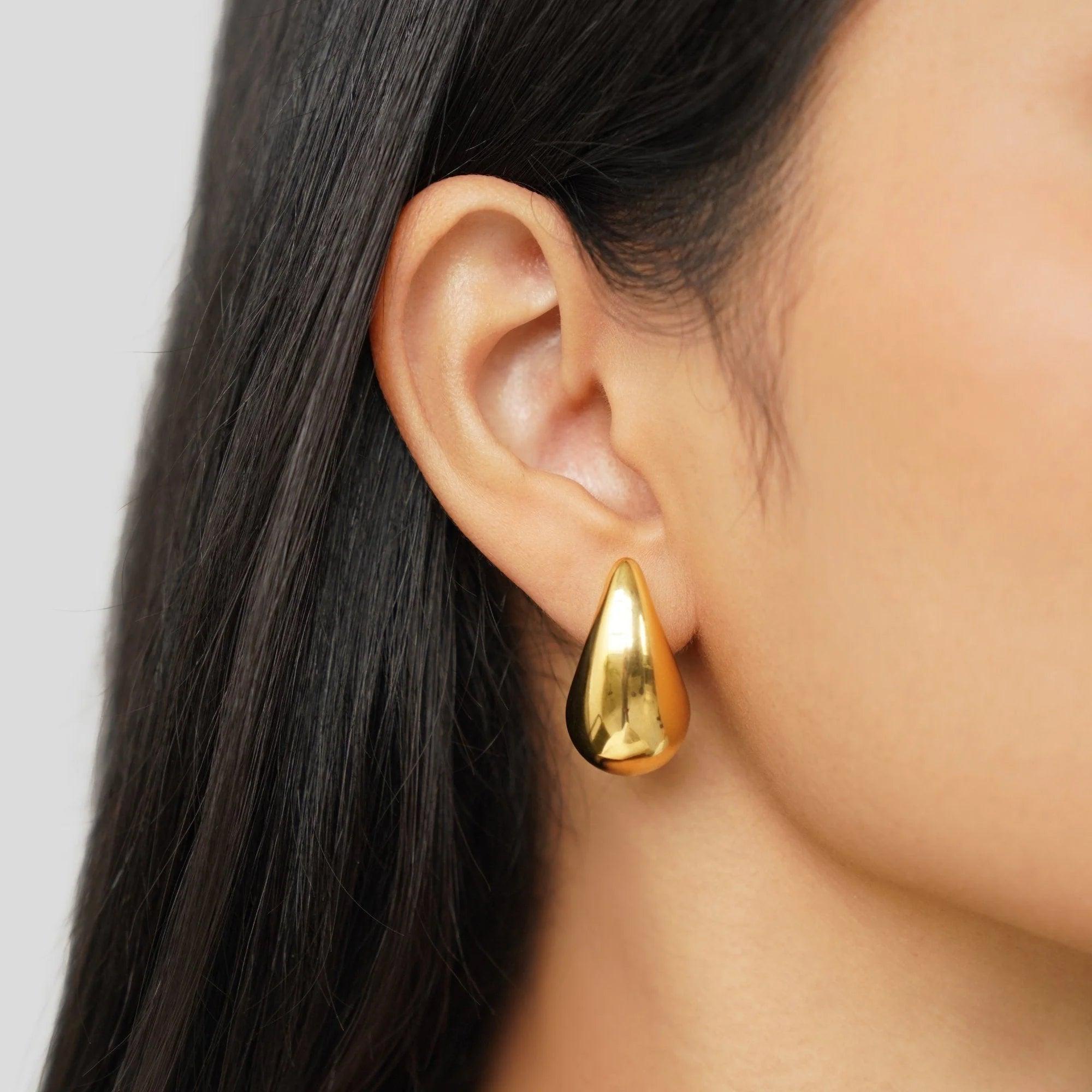 gold-teardrop-earrings-331820_223a188f-d5bf-444d-a359-af34633a6013_2-1.jpg gold-teardrop-earrings-331820_223a188f-d5bf-444d-a359-af34633a6013_2-1.jpg