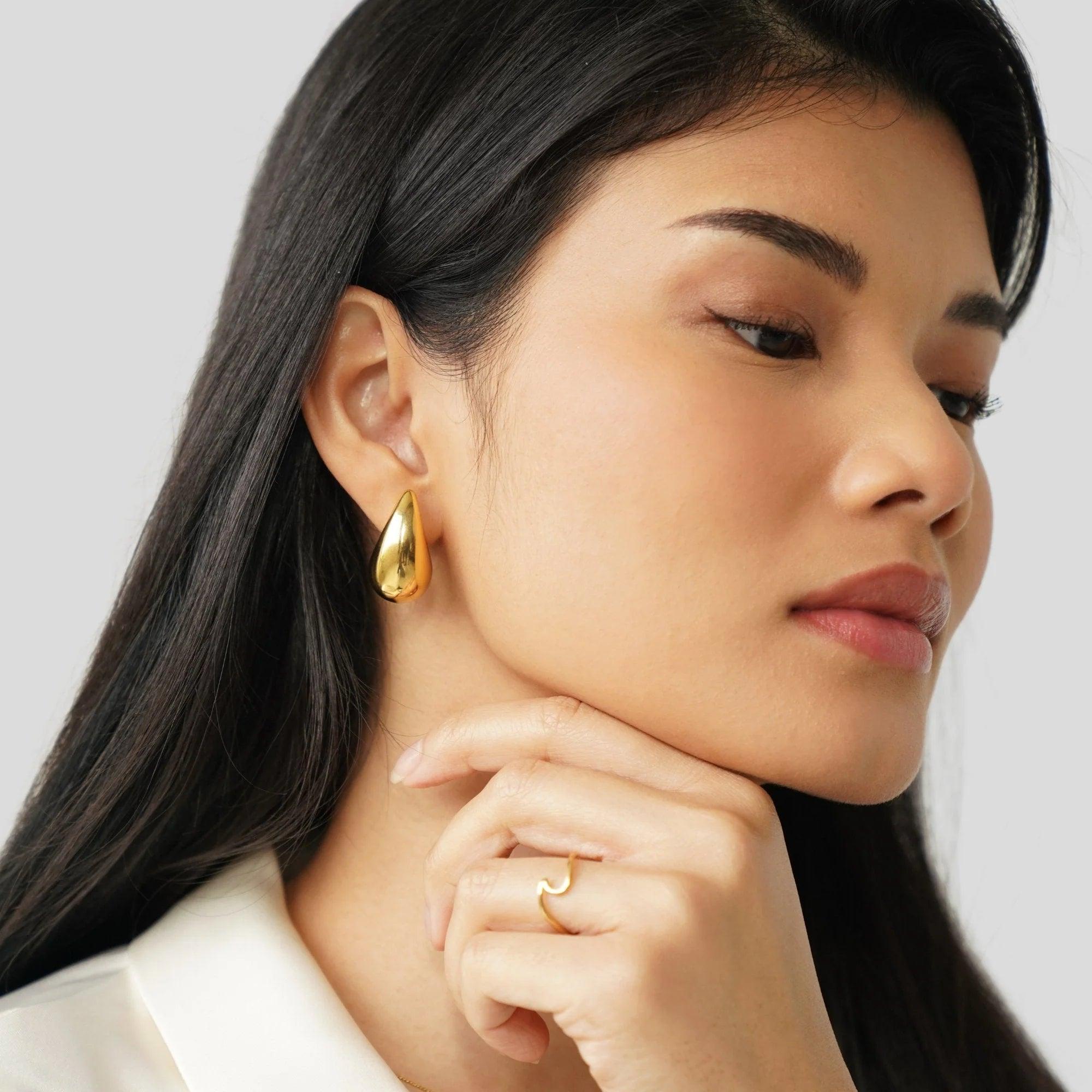 gold-teardrop-earrings-525894_7919e570-f128-4e9b-ad11-a8b0c5fad29b-1.jpg gold-teardrop-earrings-525894_7919e570-f128-4e9b-ad11-a8b0c5fad29b-1.jpg