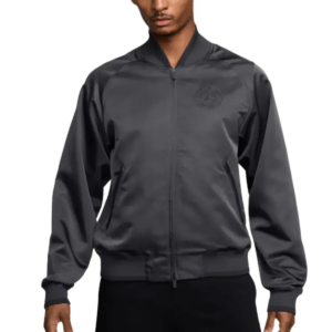 jordan-psg-paris-saint-germain-dark-grey-presentation-bomber-jacket-puffer-players-2025-2026-official-authentic-trainingsjacke-grau-gray-anorak-abrigo-chaqueta-gris-giubbotto_2.png