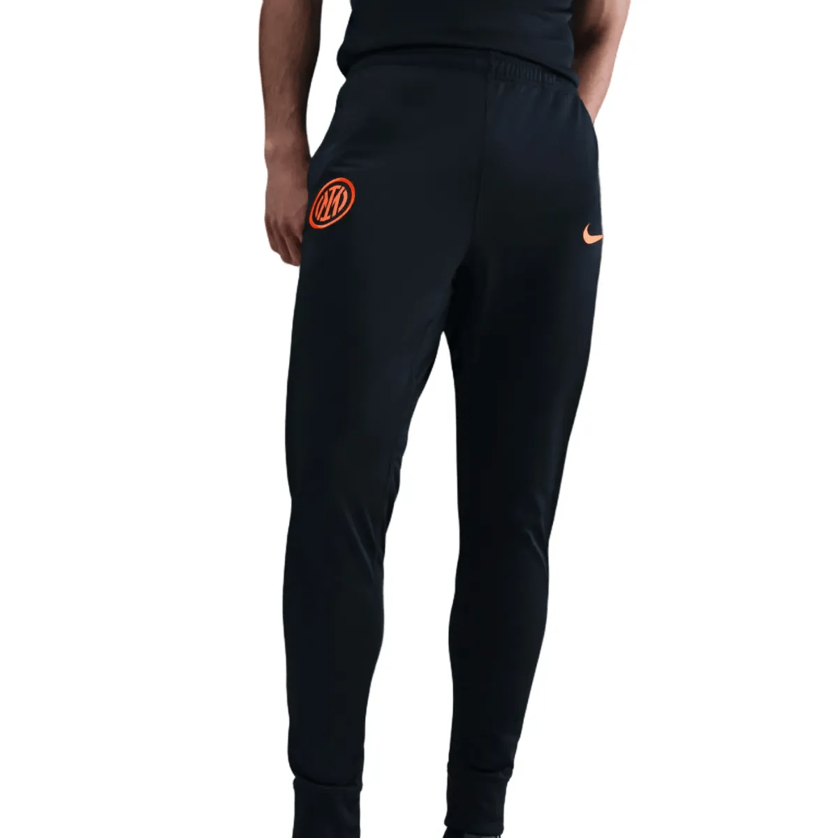 nike-inter-milan-ucl-tracksuit-2025-26-black-pants-side-view-1.png nike-inter-milan-ucl-tracksuit-2025-26-black-pants-side-view-1.png