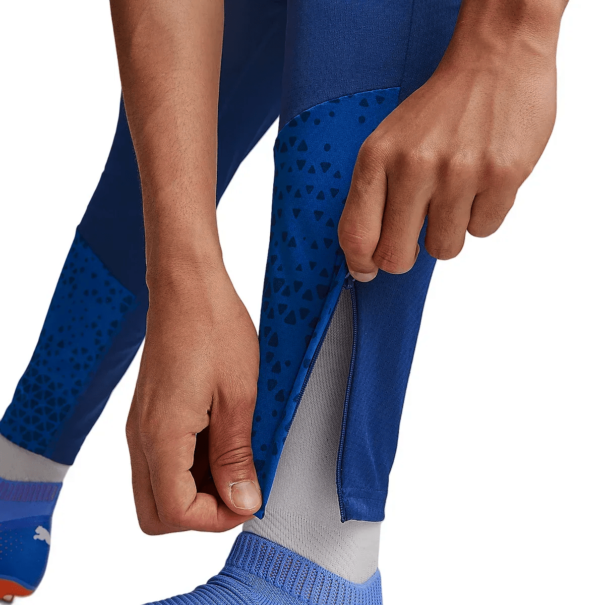 olympique-marseille-2024-blue-training-tracksuit-pants-detail-1.png olympique-marseille-2024-blue-training-tracksuit-pants-detail-1.png