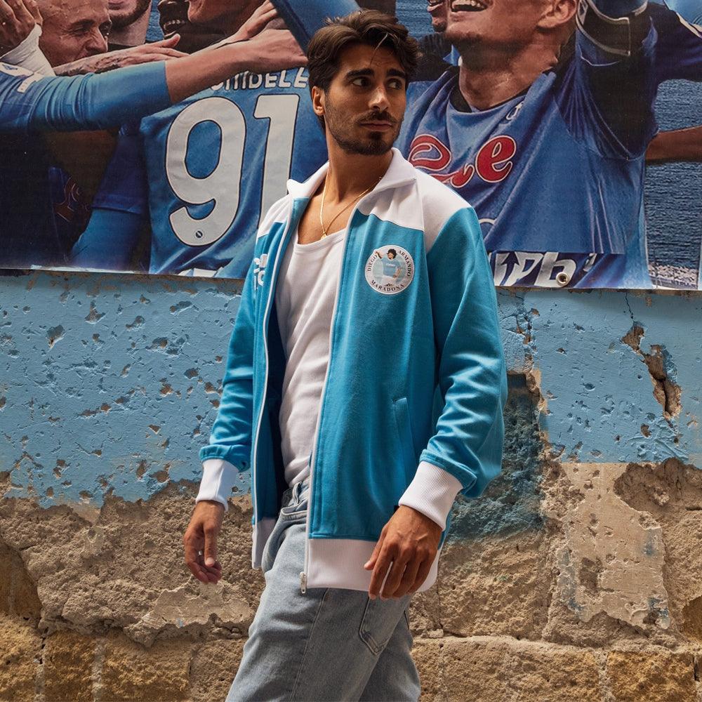ssc-napoli-maradona-1984-retro-jacket-sky-blue-model-wear-1.jpg ssc-napoli-maradona-1984-retro-jacket-sky-blue-model-wear-1.jpg