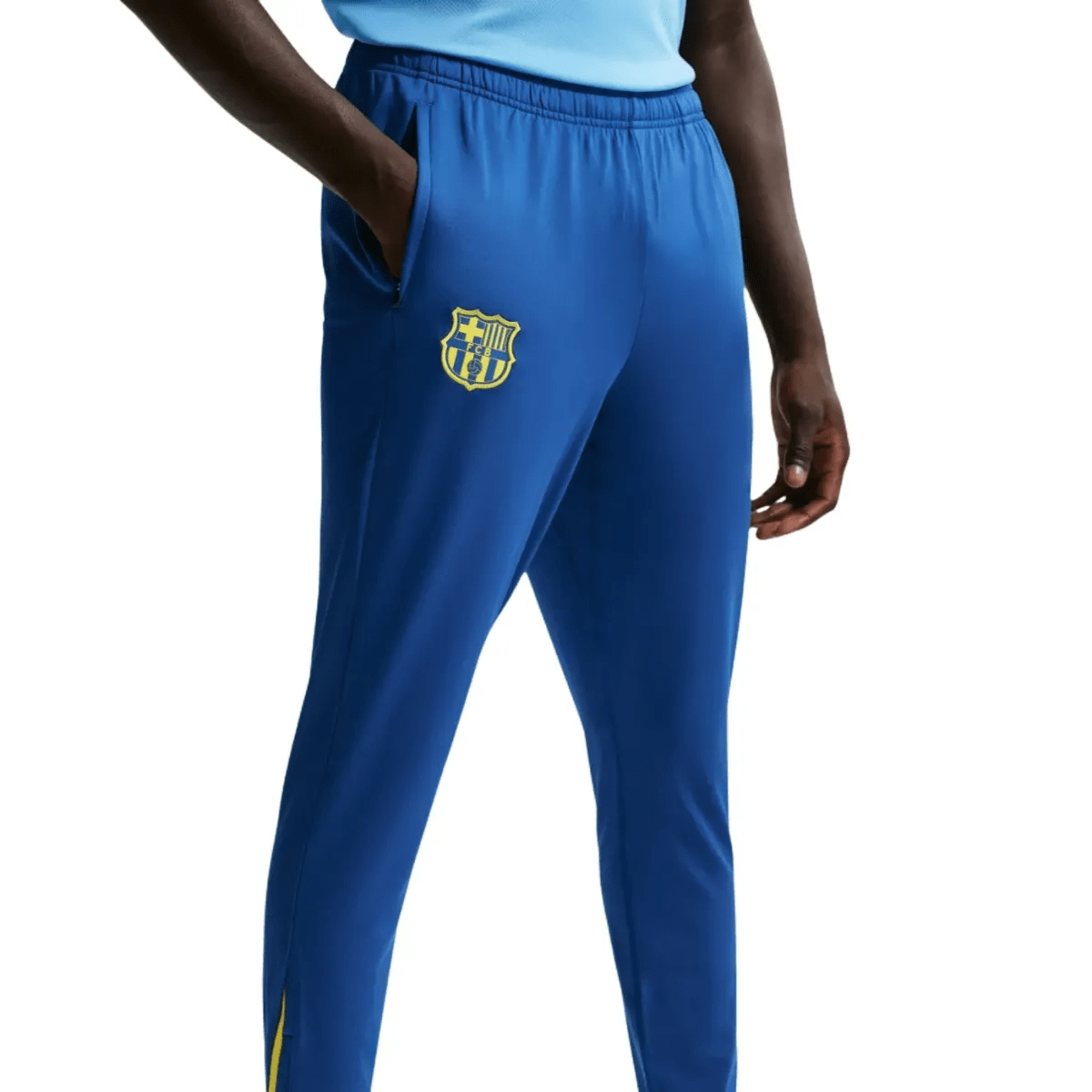 fc-barcelona-2026-light-blue-training-technical-soccer-sweat-tracksuit-set-official-suit-chandal-entrenamiento-azul-entreno-tuta-allenamento-barcellona-fcb-trainingsanzug-blau_4-1.png fc-barcelona-2026-light-blue-training-technical-soccer-sweat-tracksuit-set-official-suit-chandal-entrenamiento-azul-entreno-tuta-allenamento-barcellona-fcb-trainingsanzug-blau_4-1.png