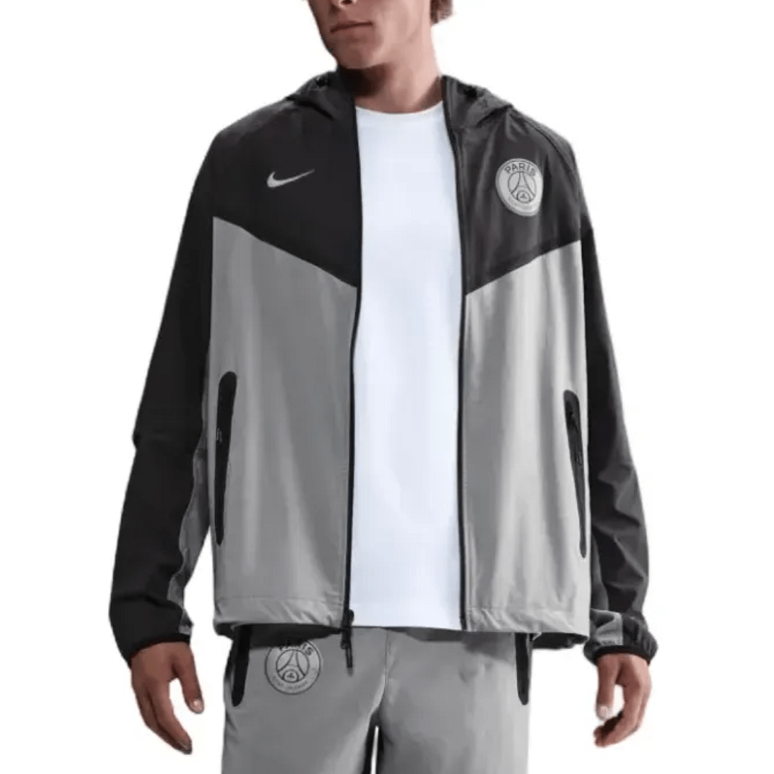 paris-saint-germain-psg-grey-nike-tech-woven-2025-2026-presentation-tracksuit-anzug-trainingsanzug-gray-tuta-rappresentanza-grigia-1.png paris-saint-germain-psg-grey-nike-tech-woven-2025-2026-presentation-tracksuit-anzug-trainingsanzug-gray-tuta-rappresentanza-grigia-1.png